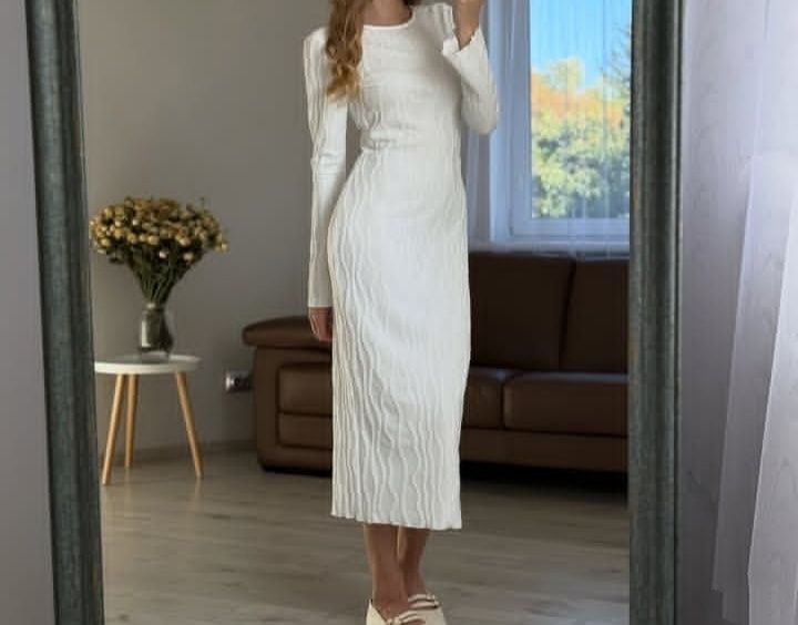 Витончена силуетна сукня