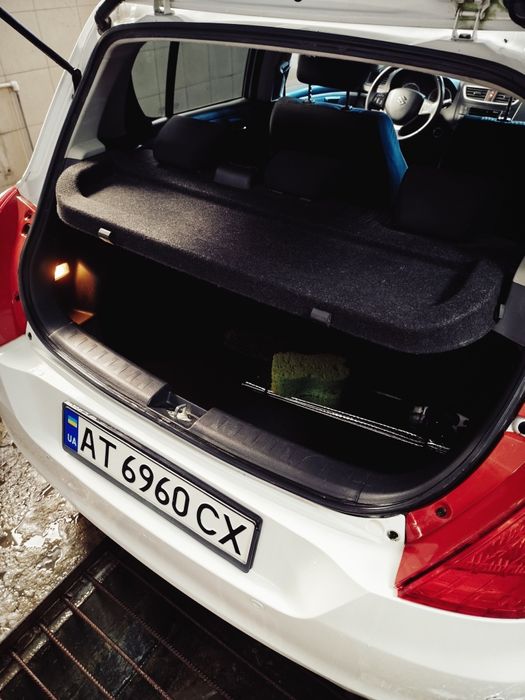 Suzuki Swift 2012 • 1.3 бензин • механіка • круїз • Bluetooth