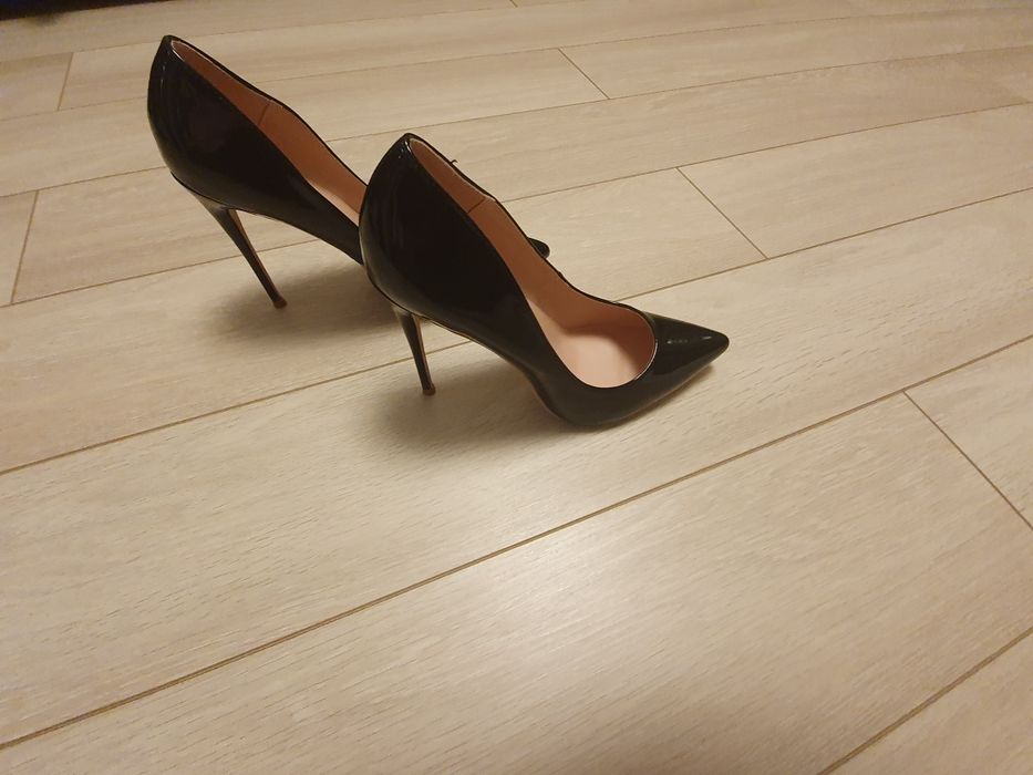 Нові лакові туфлі. Розмір 11 (наш 40), 26,3см. повномірні.