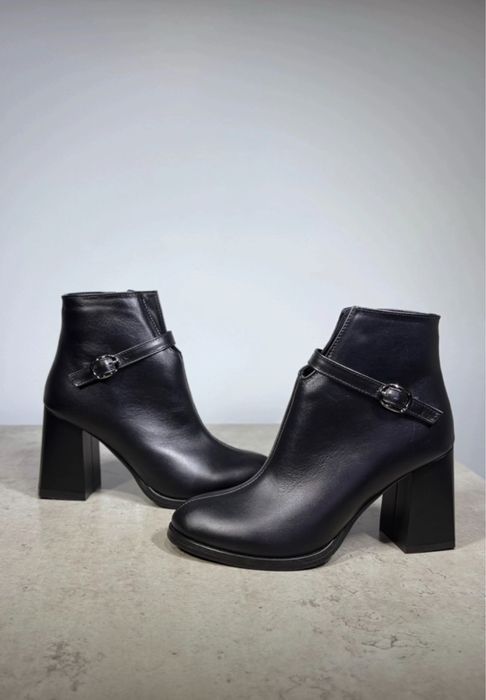 Ботінки шкіряні на каблуку