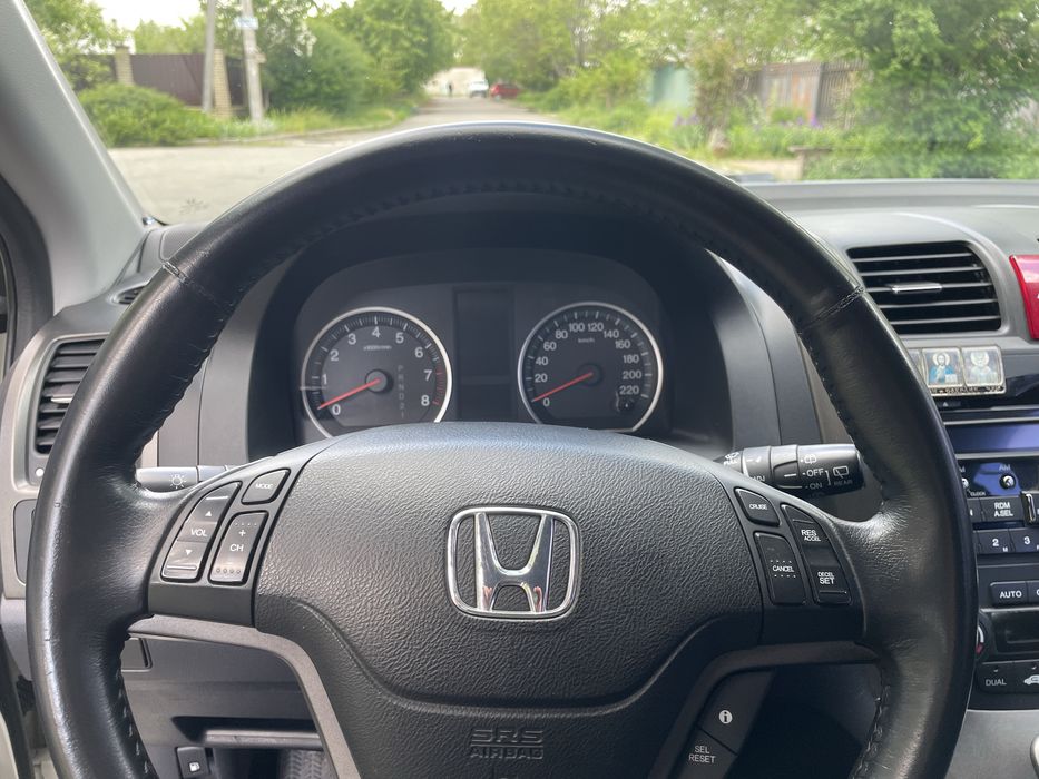 Продам автомобиль Honda CR-V 2011 года Акп по хорошей цене