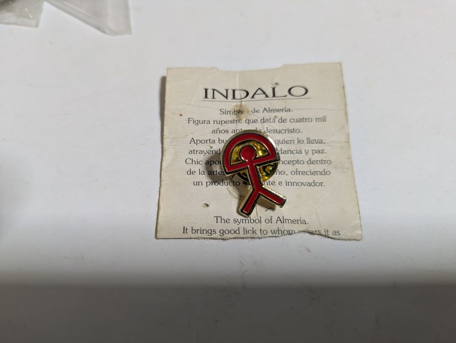 Pins e alfinetes, novos,