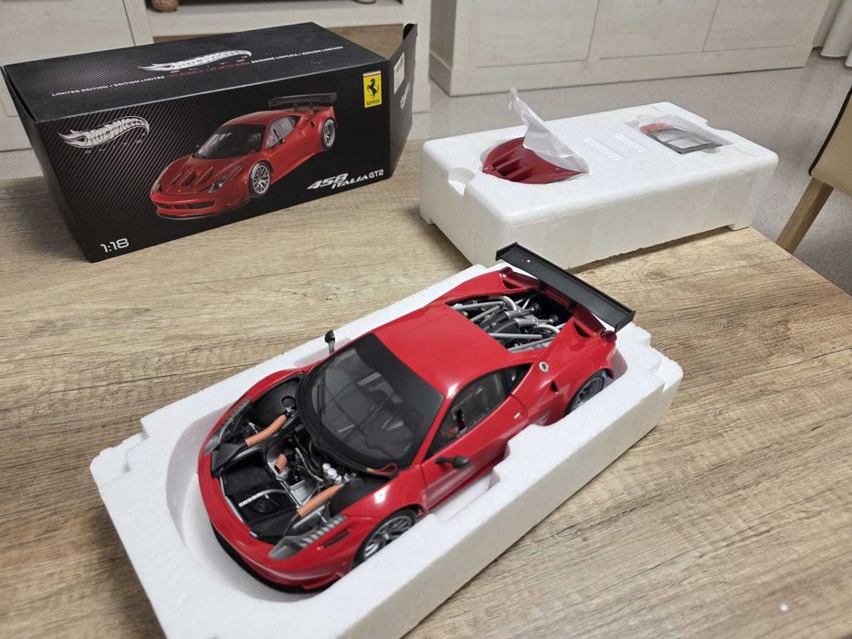 Ferrari 458 Itália GT2 - 1:18 Hot Wheels Elite