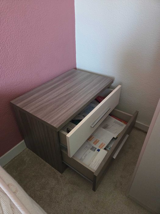 Mesas de cabeceira. 2 unidades