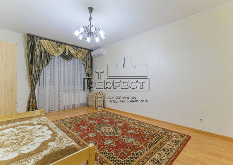 Продажа 4-комнатной квартиры Голосеевский проспект 30Б