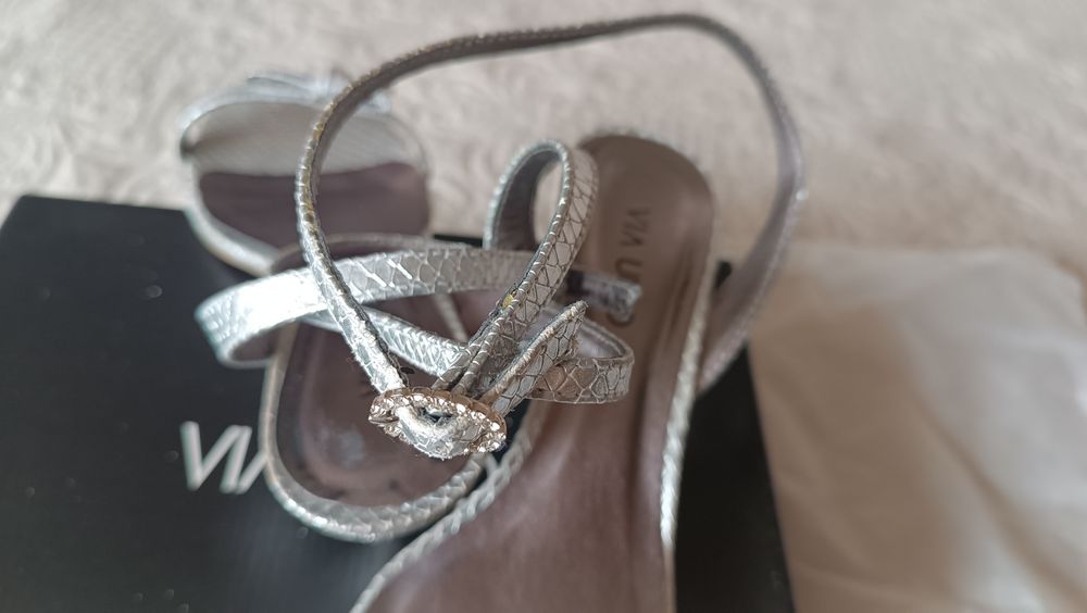 Sandália prata (cobra metal) da Via Uno