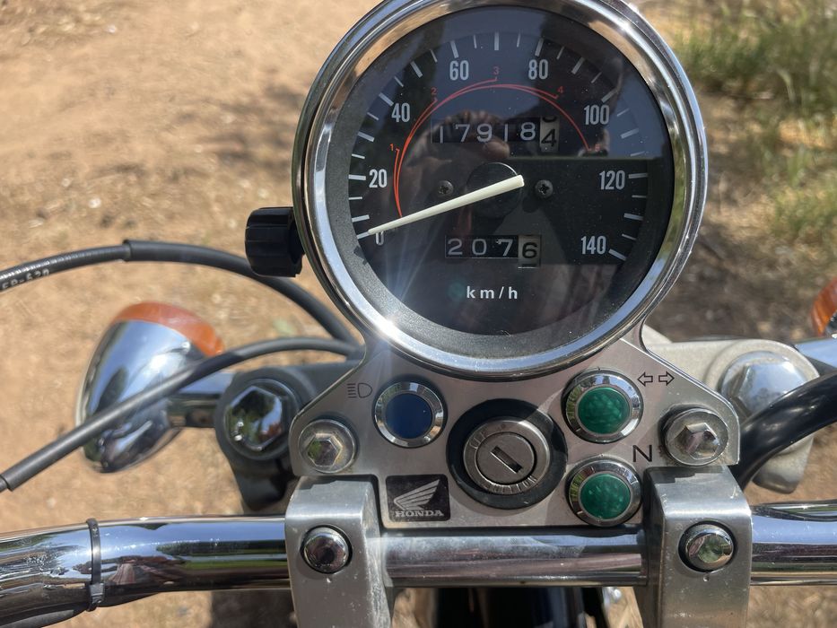 Honda Rebel 125 de 2002 com 17.918 km reais.
