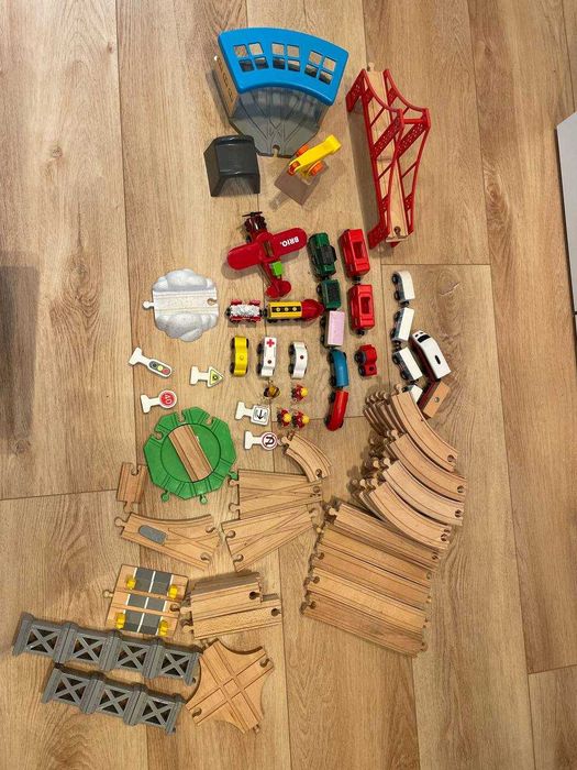 Велика деревяна залізниця BRIO / IKEA понад 100 елементів