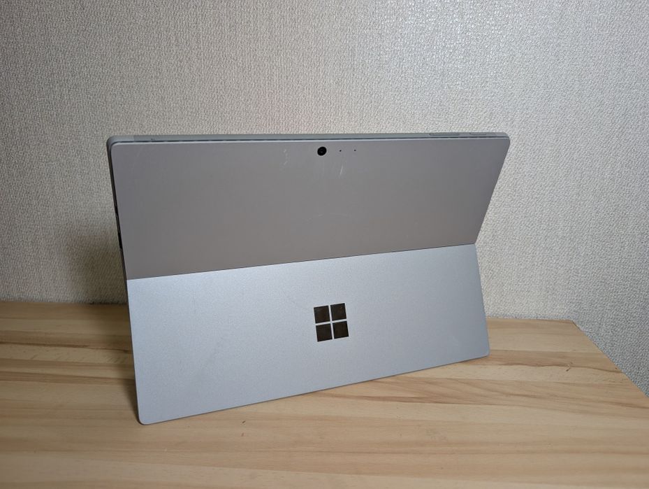 Планшет Surface Pro 5 8/256gb Intel i5-7300u