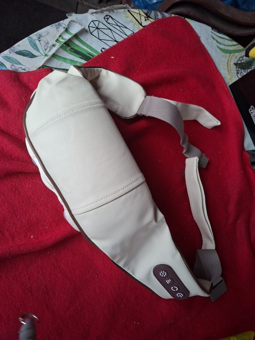 przenośny masażer karku i ramion typu Shiatsu.