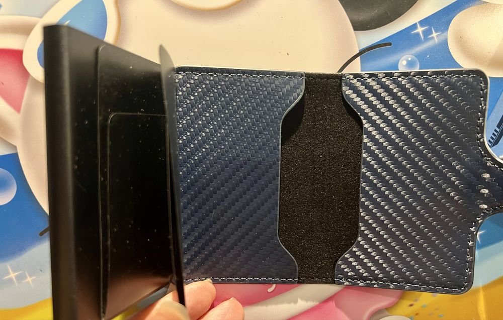 Carteira de cartões protege de roubos de maquinas