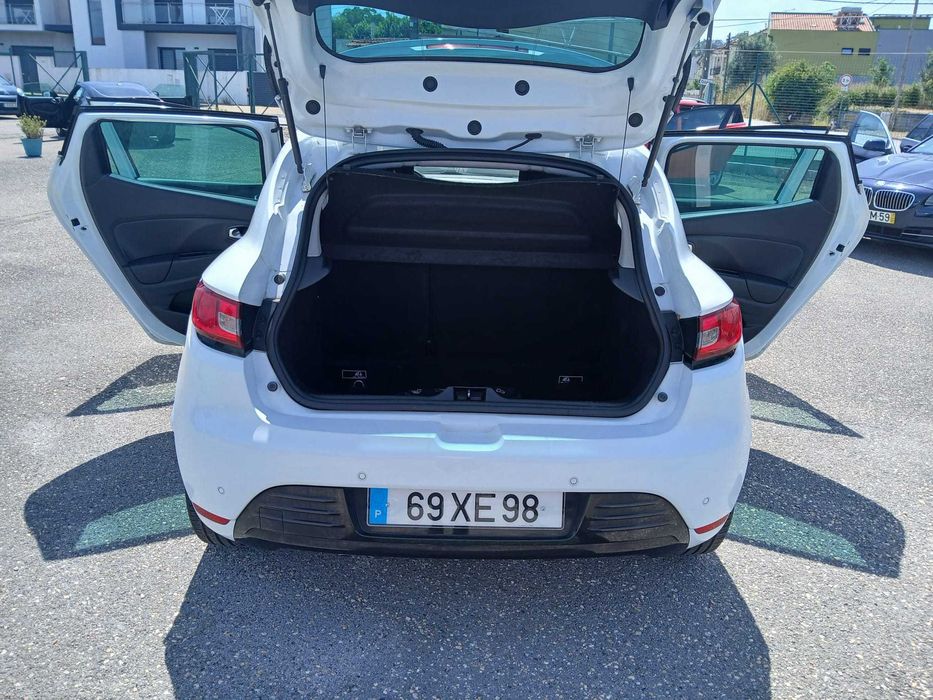 Procura automóvel? Escolha com Confiança. Stand de Carros Usados e Seminovos. Vendemos viaturas de qualidade para todo o país. Visite-nos em Coimbra!