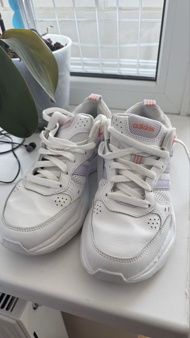 Продам кросівки adidas