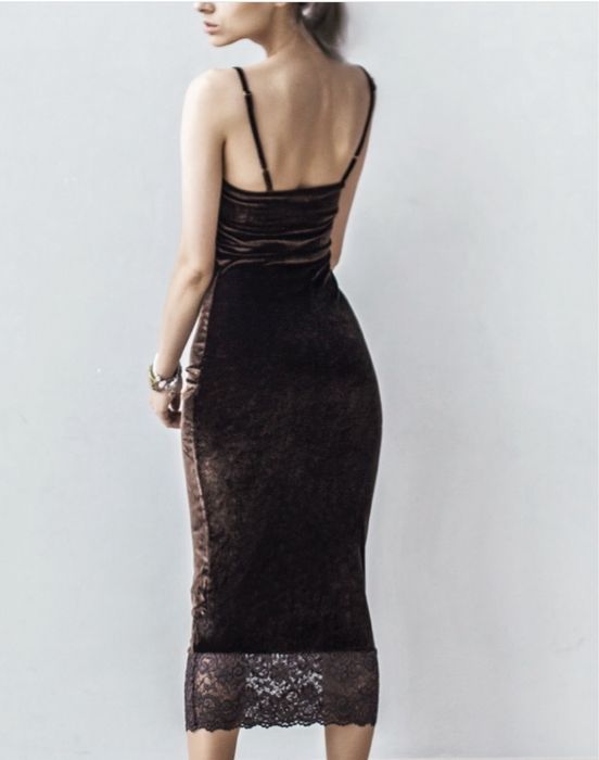 Велюровое платье с гипюром, S