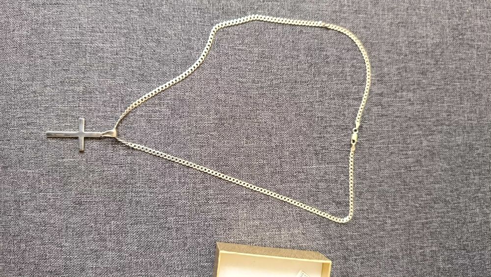 Srebrny łańcuszek z krzyżykiem 55cm / 4mm