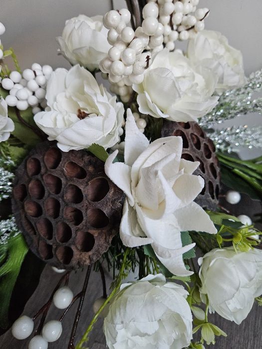 Kompozycja w donicy, stroik, ozdoba, wiązanka na pomnik, na cmentarz