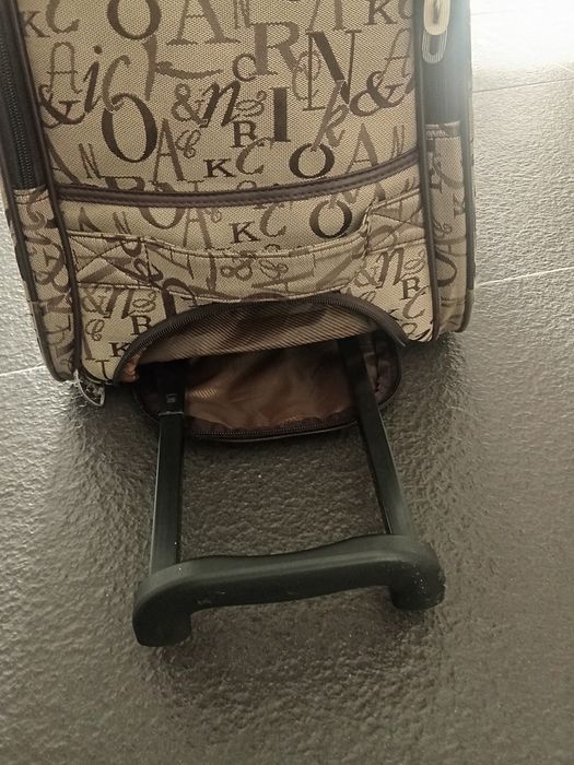 Mala de viagem compacta e prática com rodinhas