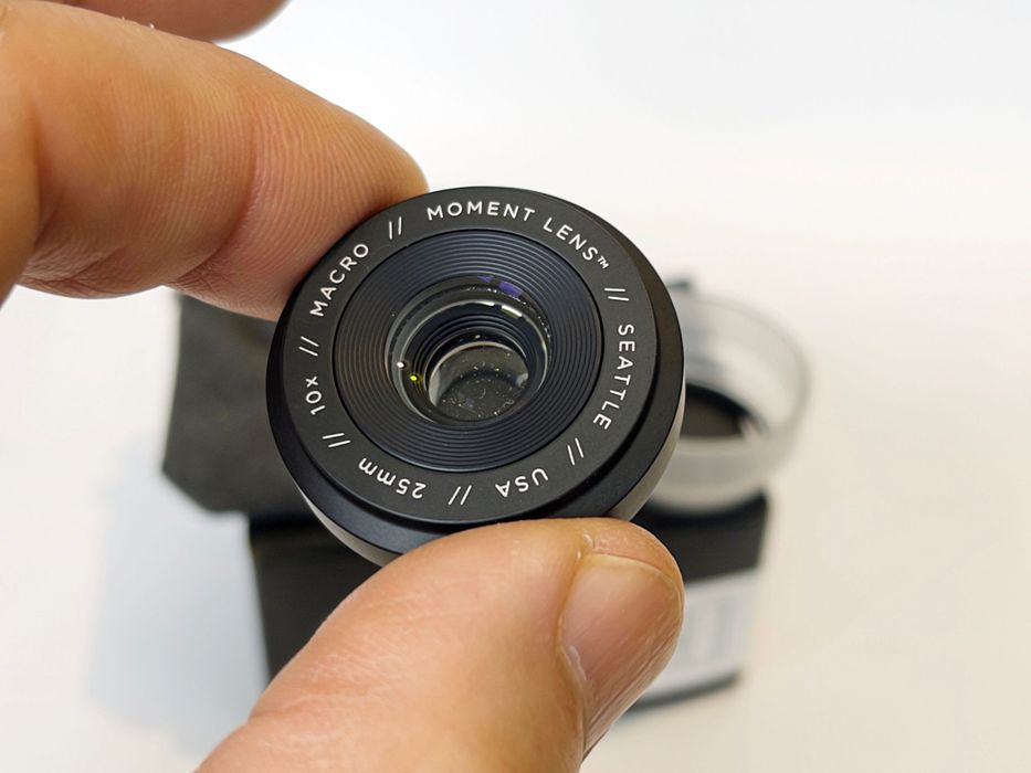 Dwa obiektywy firmy Moment Lens V2 M-series