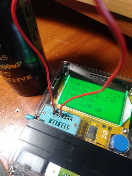 Конденсатор   2200uF 450V