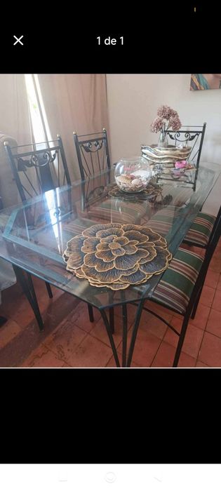 Mesa de sala com cadeiras