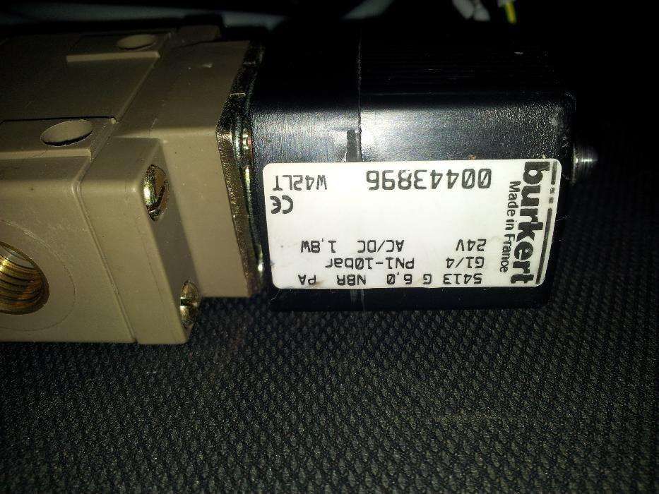 4/2-ходовой сервоуправляемый электромагнитный клапан Burkert Тип 5413