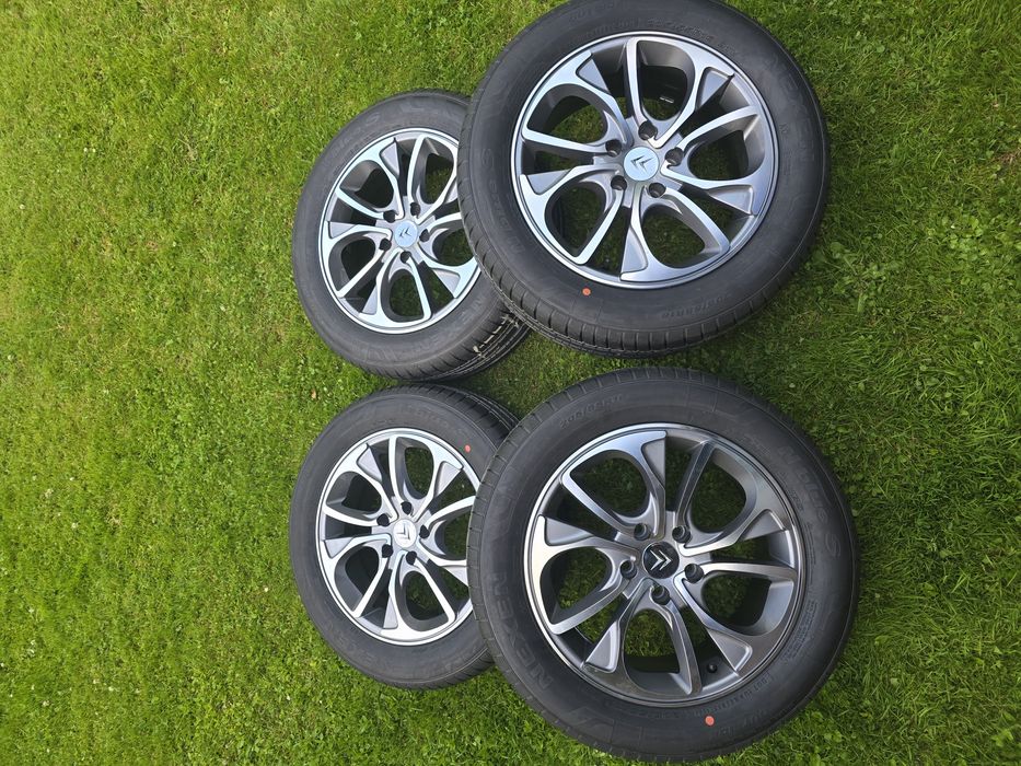 Felgi aluminiowe z letnimi oponami  205/55 R16 ET25