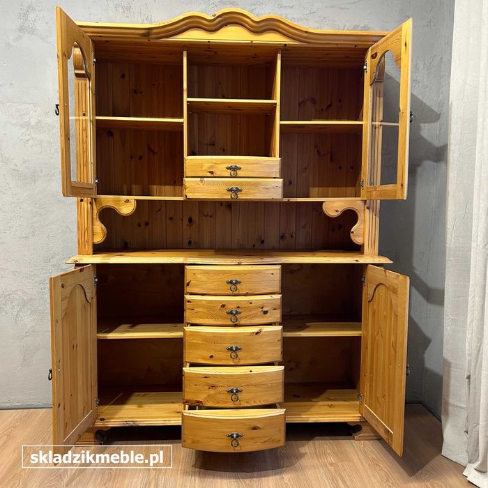 120925 Skandynawski kredens sosnowy z zaokrąglonymi frontami, ciekawy