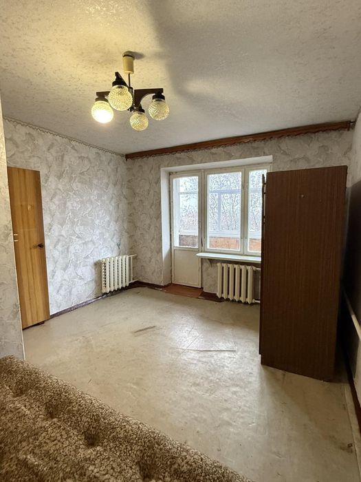 Продаж 1-но кімнатна малосімейка по Шевченка