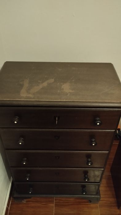 Camiseiro em madeira