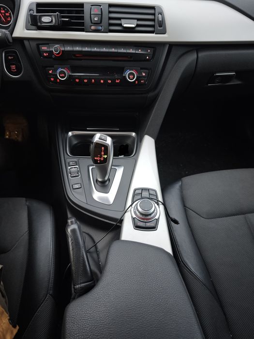 BMW 320d

326 mil km

2.0 184cv

Consumo 5 lts/100km
.Carrinha muito e