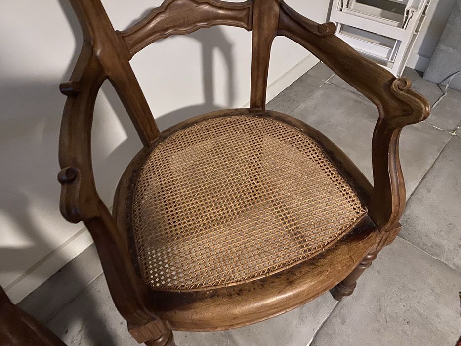 Conjunto de 2 cadeiras e um cadeirao, restaurados