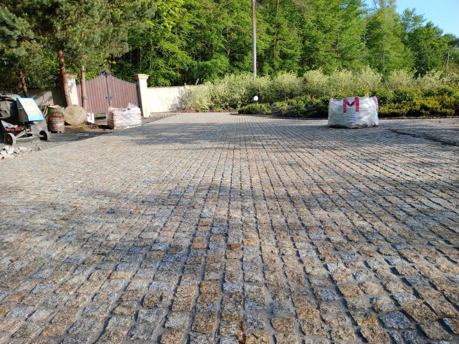Ukladanie kostki granitowej i brukowej.