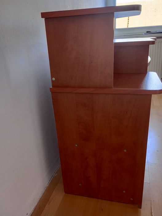 Solidne drewniane biurko