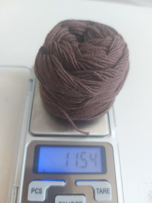 Ok. 11 g brązowa włóczka przędza dziewiarska