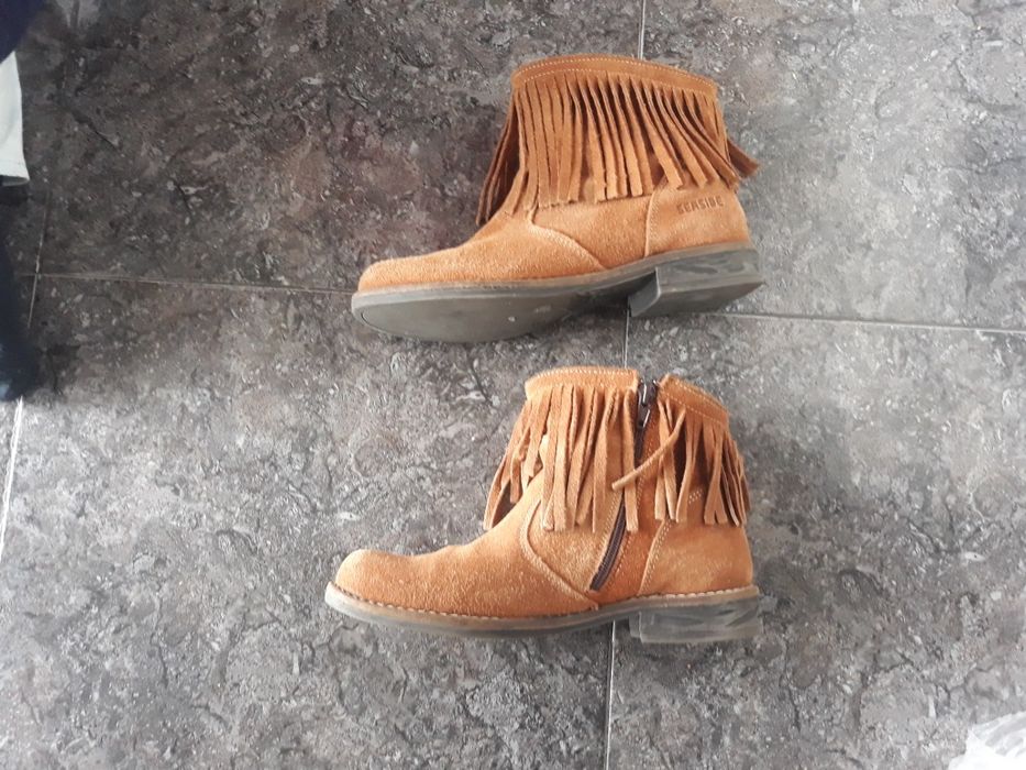 Botins camel com franjas