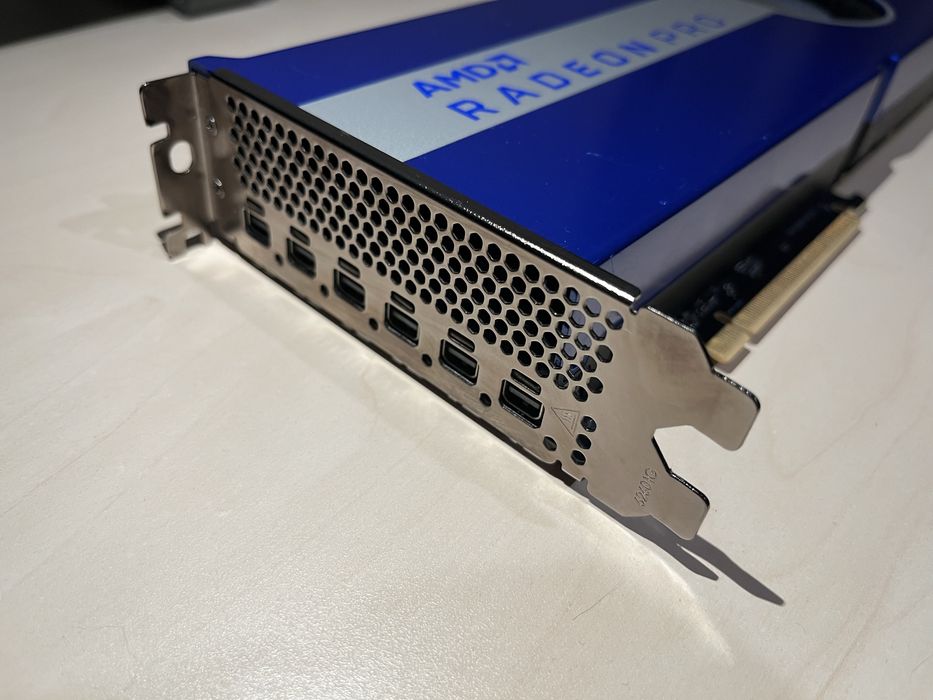 中古 AMD Radeon pro Ⅶ radeon pro vii - купить компьютеры и комплектующие - Цена на OLX.ua