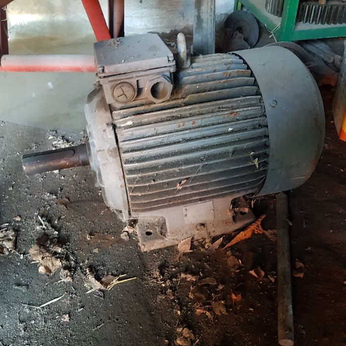 Silnik wolnoobrotowy dwubiegowy