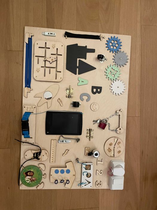 Drewniana tablica manipulacyjna