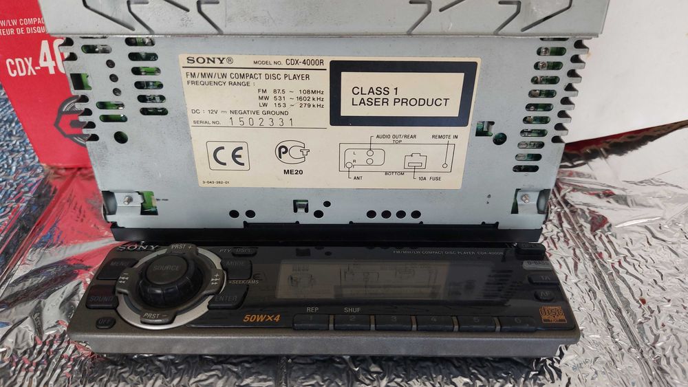 Auto radio SONY Leitor CDs CDX-4000R em bom estado