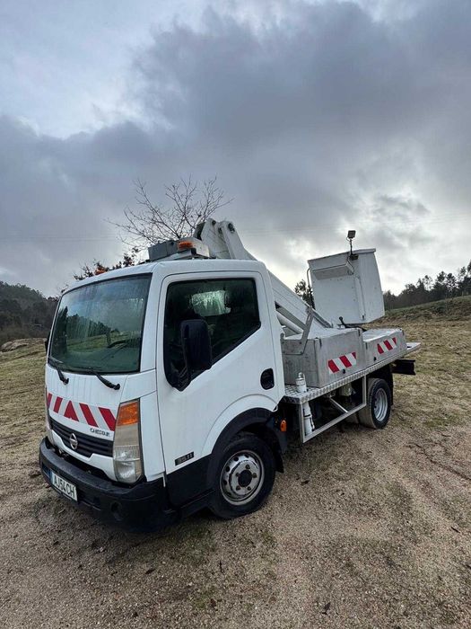 Carrinha com plataforma elevatória