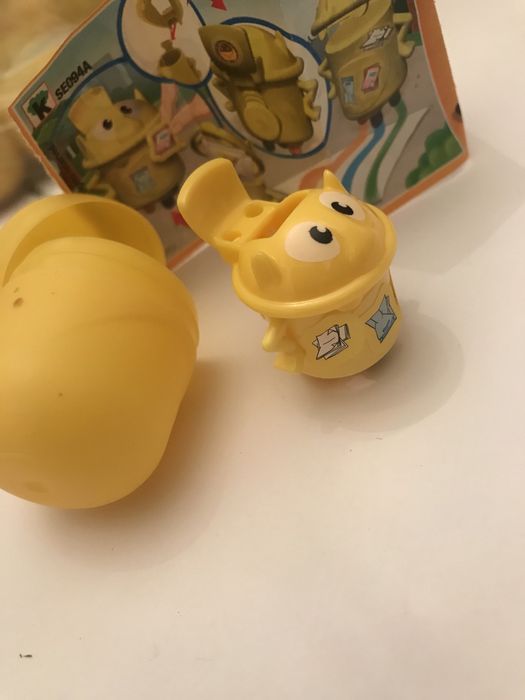 Игрушки-кисточки и карандаши из киндер сюрприз