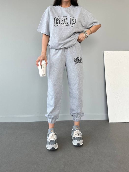 Жіночий костюм GAP