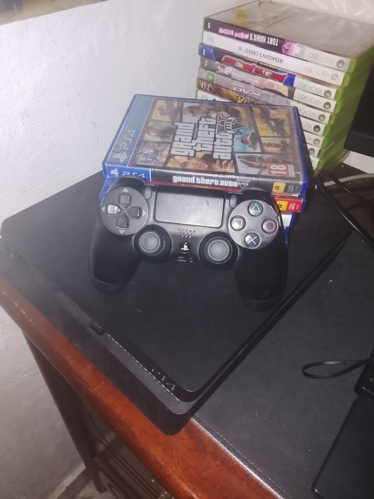 Ps4 slim 500gb usada,quase nova apenas com pó