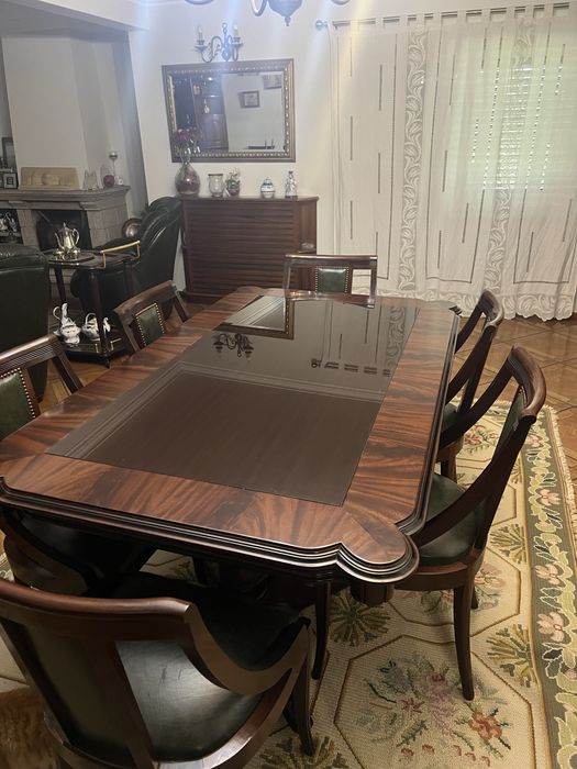 Mesa de sala em madeira + 6 cadeiras — Como nova