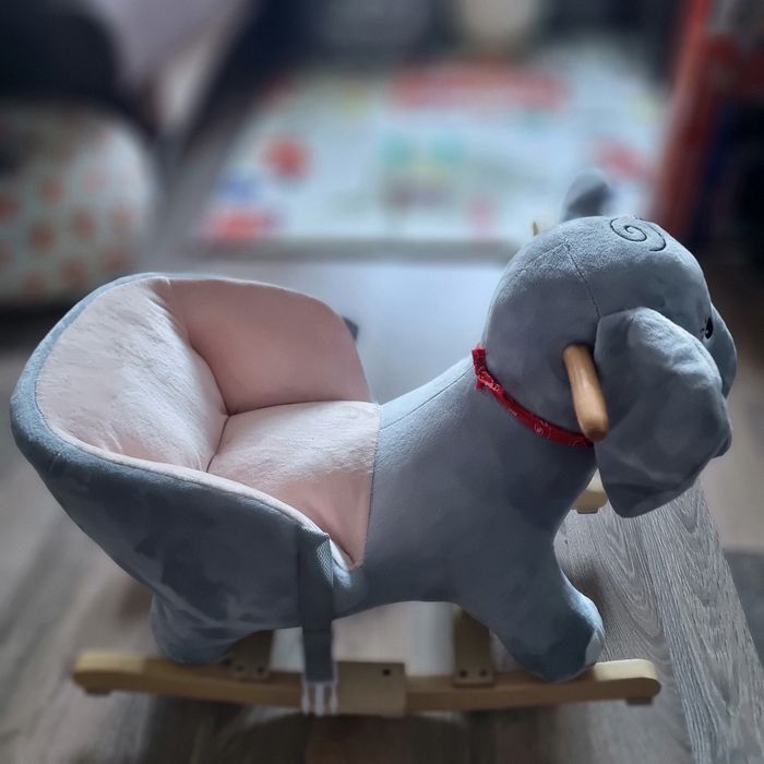 Крісло качалка музична