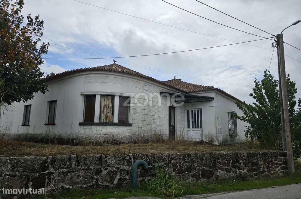Prédio Urbano com Comércio e Habitação – Aldeia de Chã, Alijó