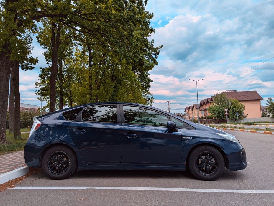 Toyota Prius  30