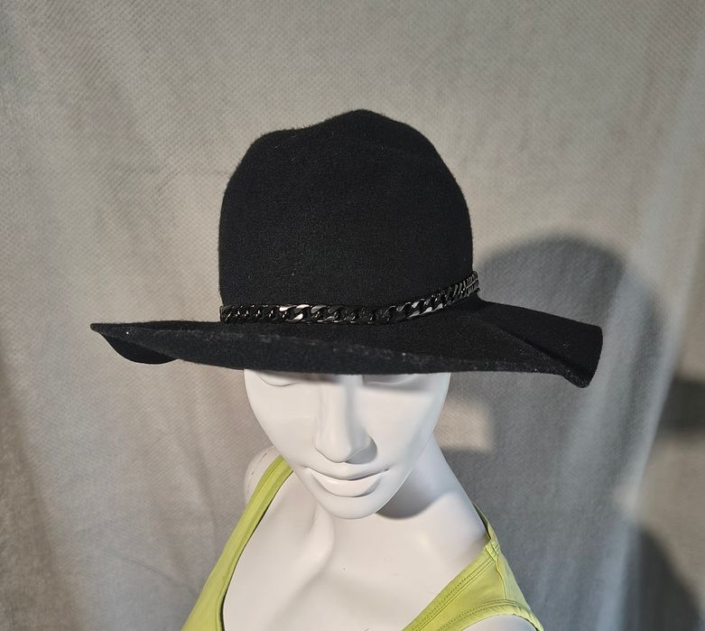 Czarny młodzieżowy kapelusz filcowy