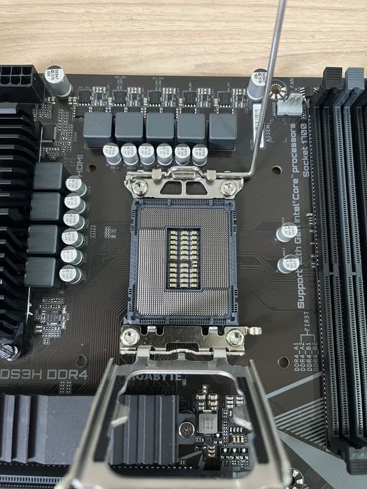 НОВА Материнская плата Gigabyte B660M DS3H DDR4 LGA1700 DDR4