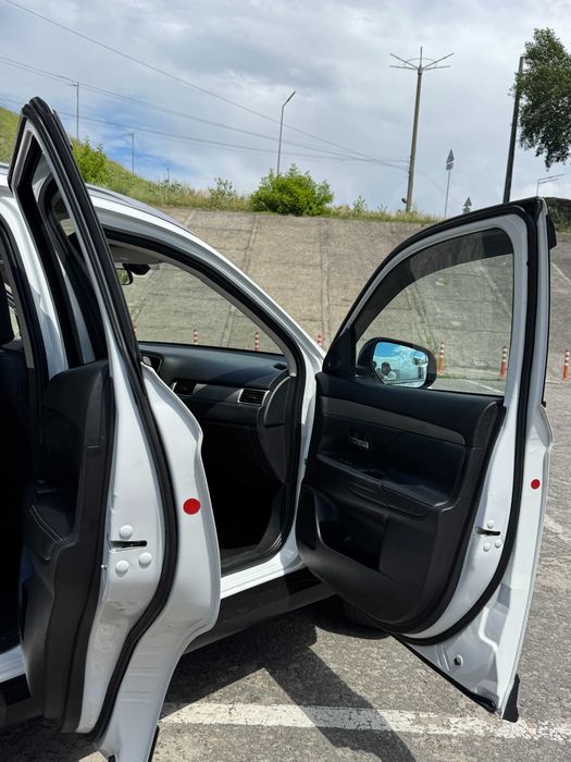 Mitsubishi Outlander 2016 (2.4 S-AWC)